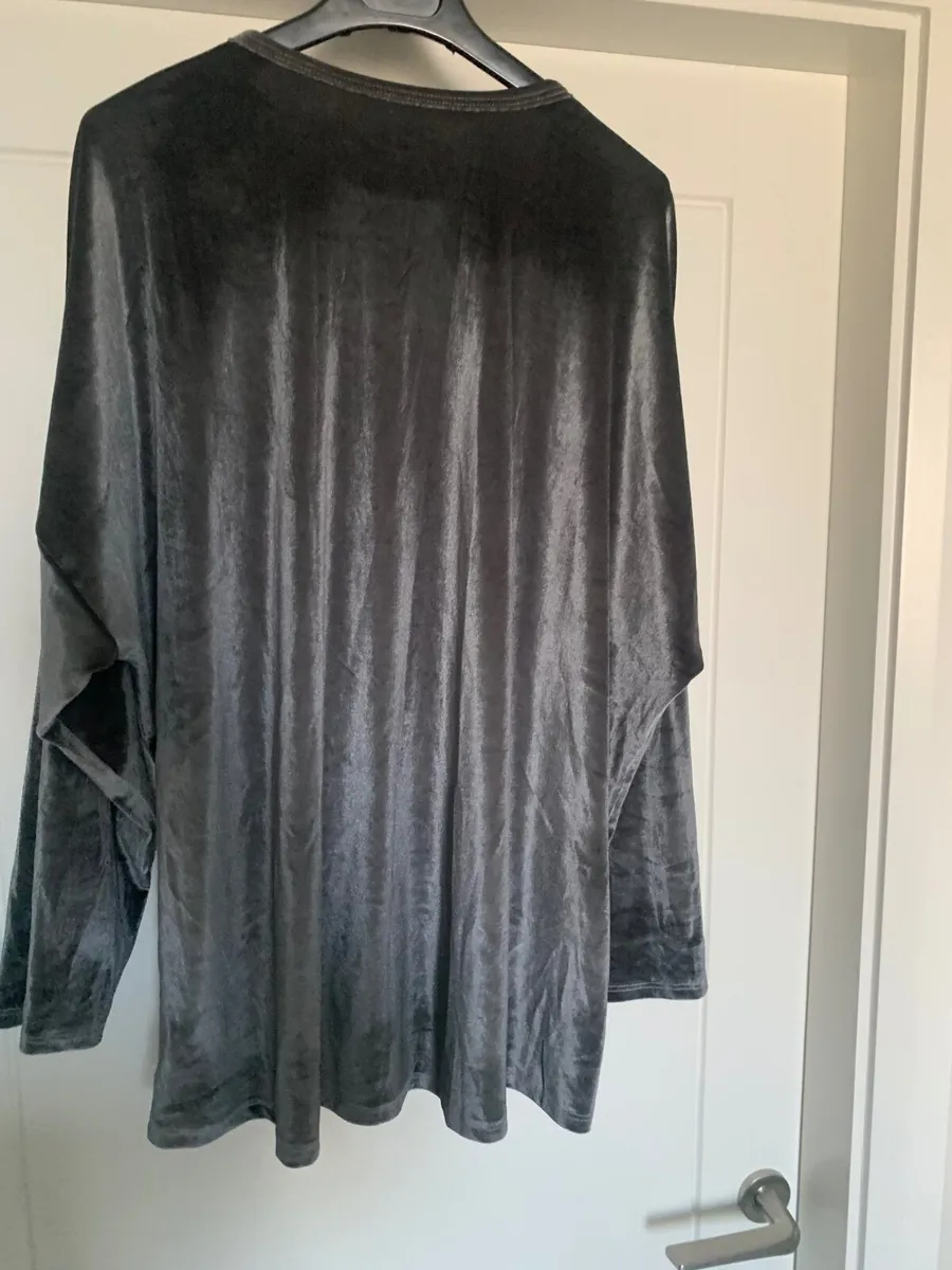 Velvet top size 16/18/20 - Image 1