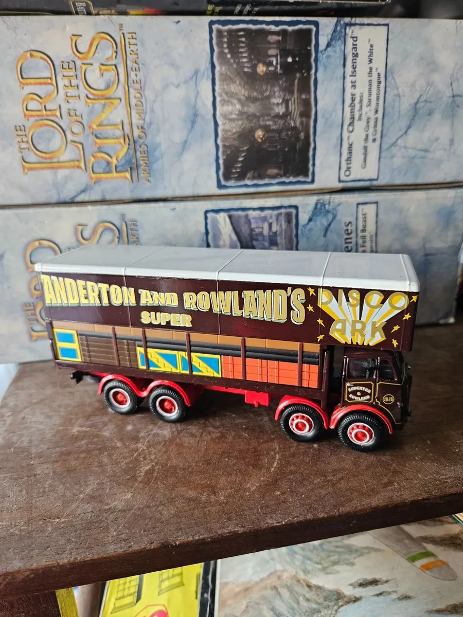 Corgi Circus Fair Ground Showmans Range Truck - Image 1