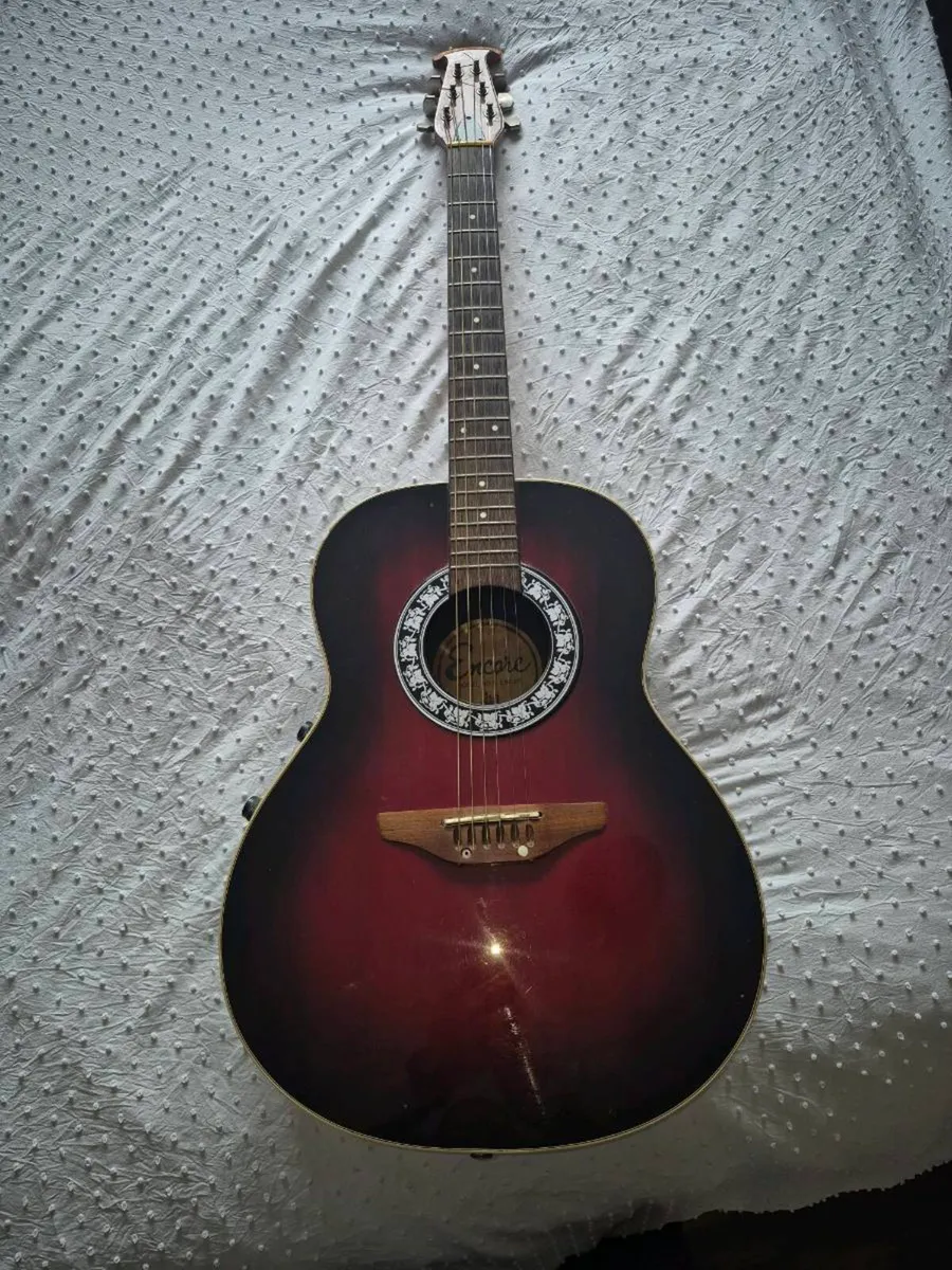 Semi-acoustic guitar - Image 1