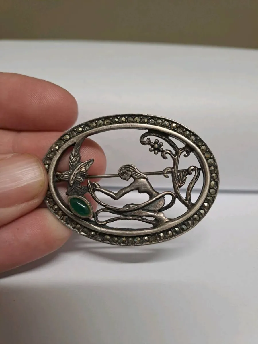 Vintage Marcasite & Green Cabochon Brooch - Image 2