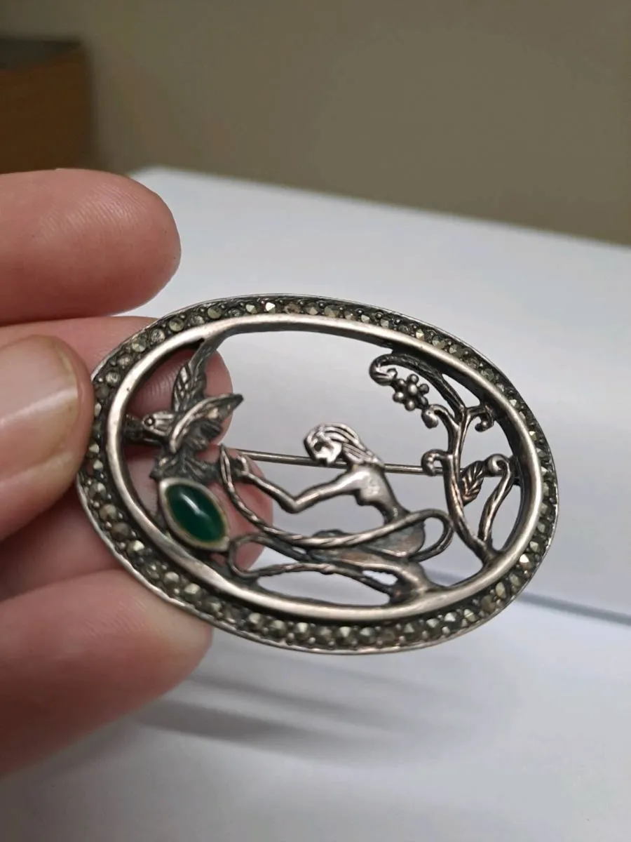 Vintage Marcasite & Green Cabochon Brooch - Image 4