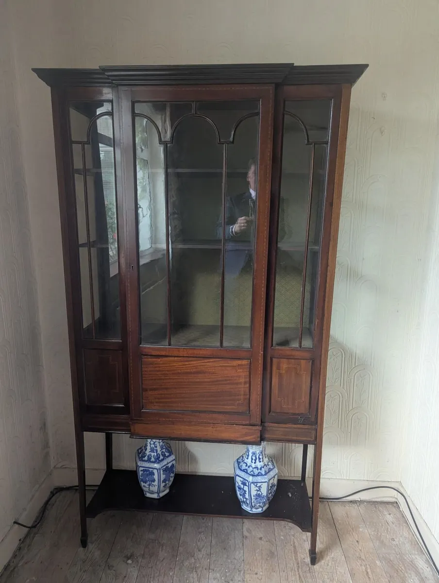 Edwardian Display Cabine