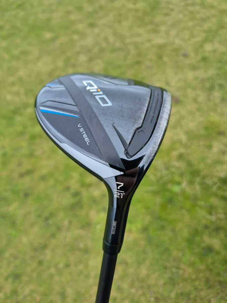 TAYLORMADE QI10 7 WOOD HZRDUS BLACK STIFF - Image 1