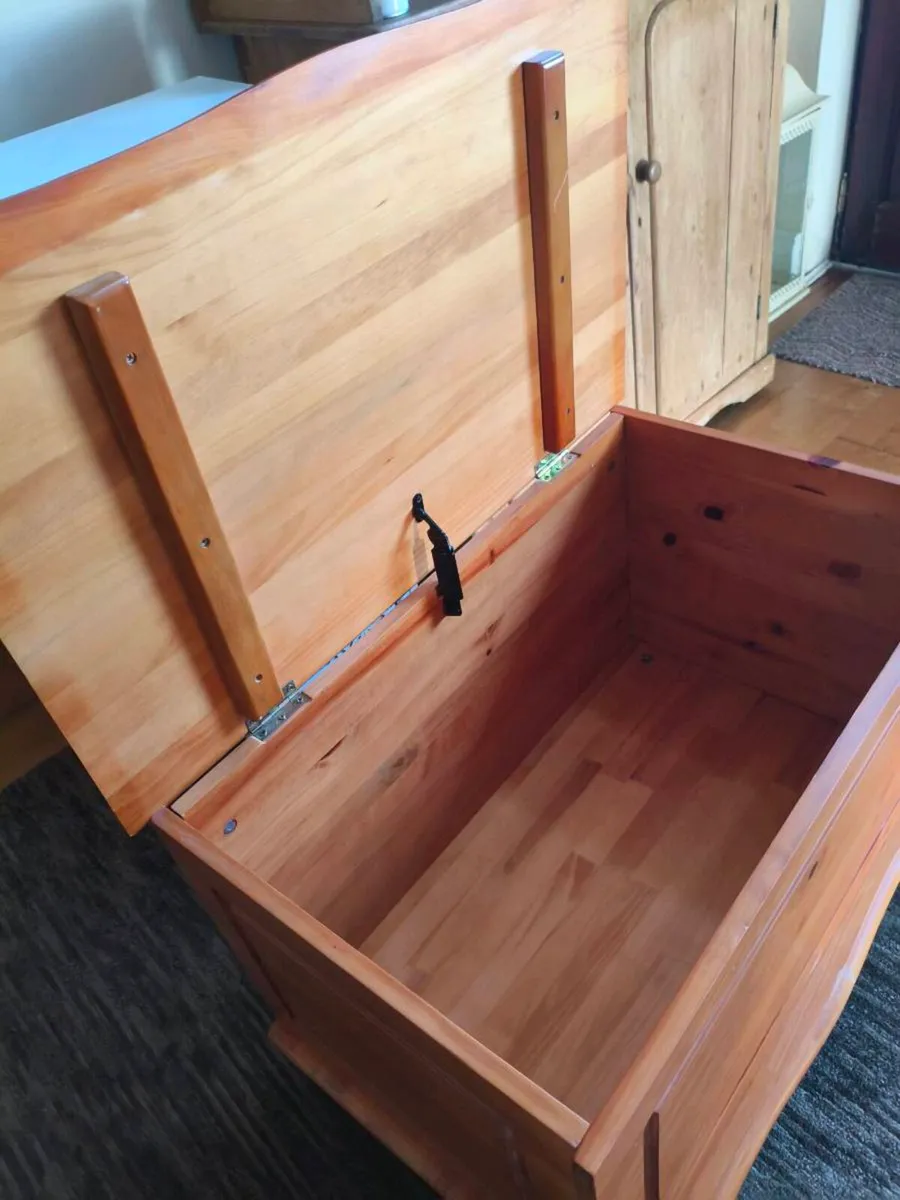 Pine storage box - Image 1