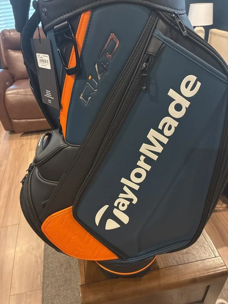 Taylormade Qi4d amid Tour Staff Bag - Image 1