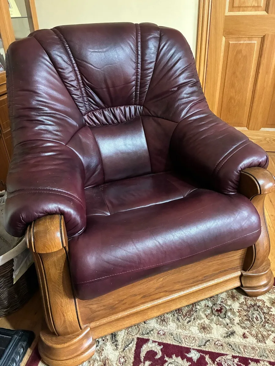 Leather sofas 3 + 2 + 1 seater, table & rug incl. - Image 3