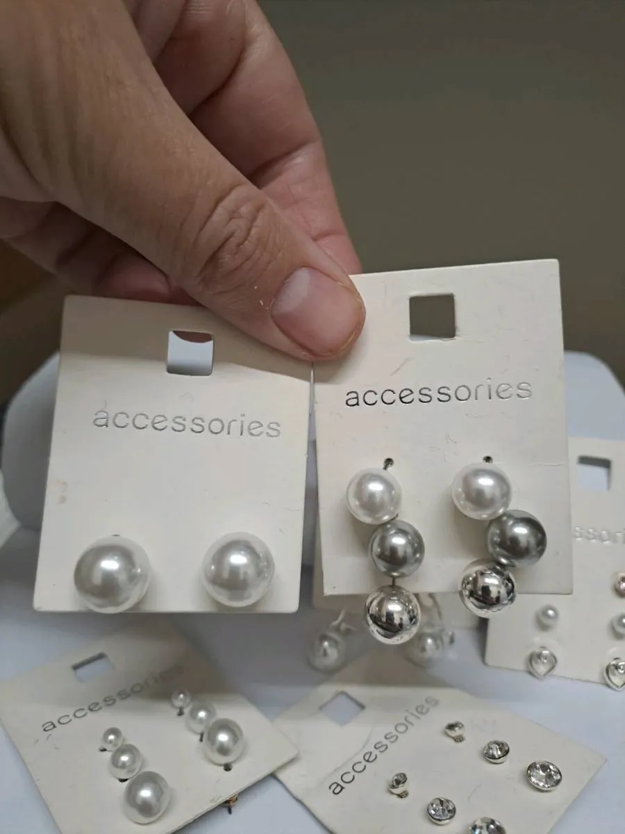 Bundle of 14 Pairs of earrings - Image 2