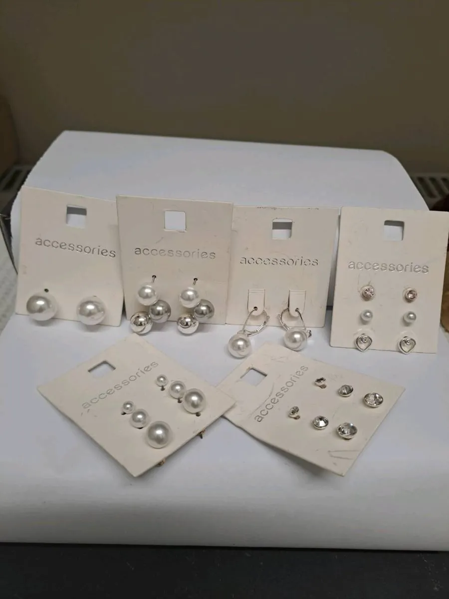 Bundle of 14 Pairs of earrings - Image 1