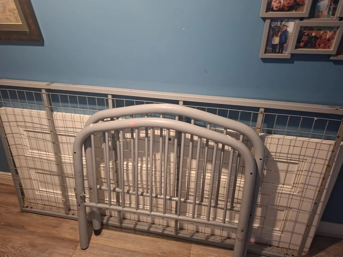 Single bed base
