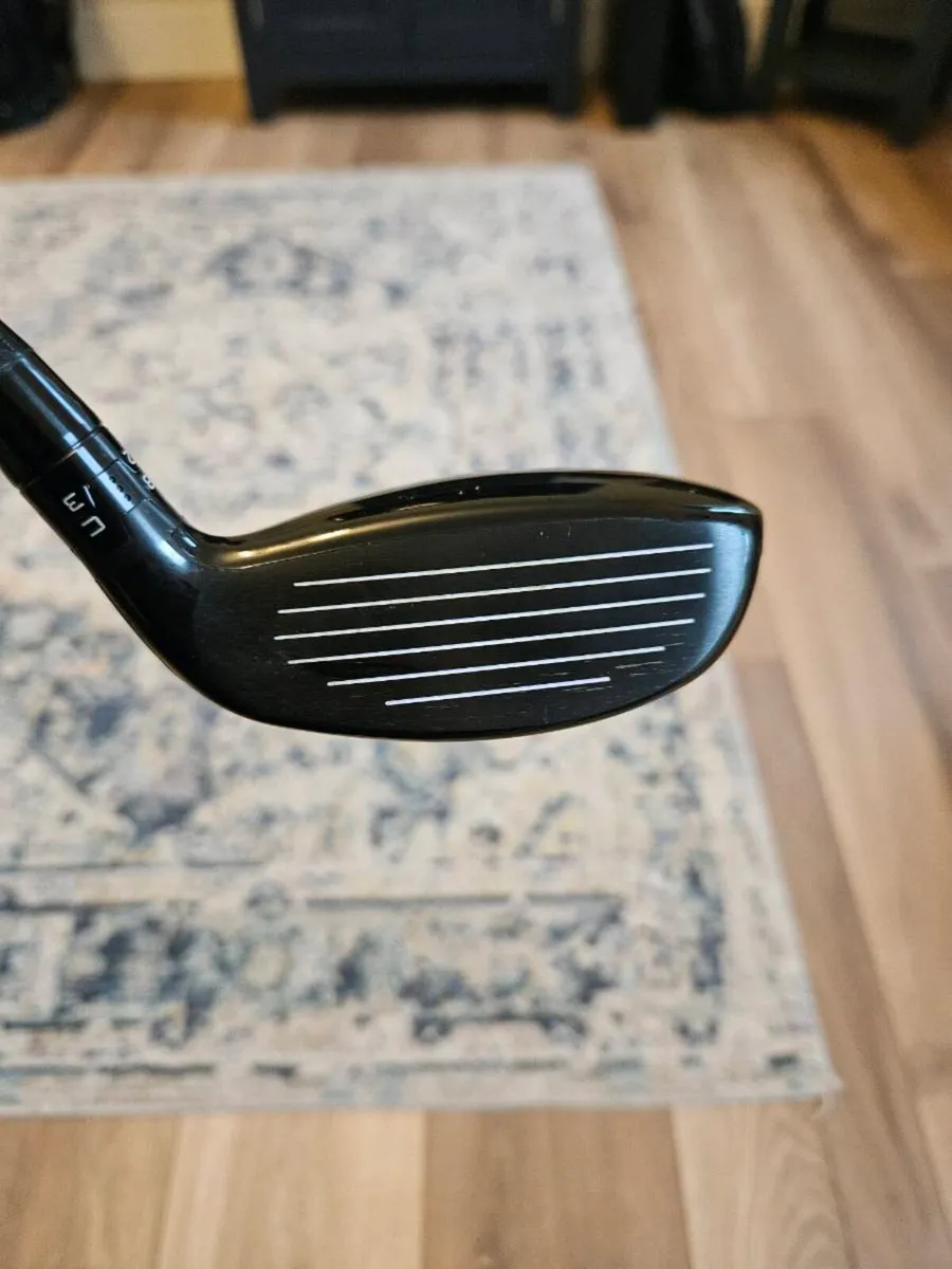 Titleist TsR2 Hybrid Left Handed - Image 1