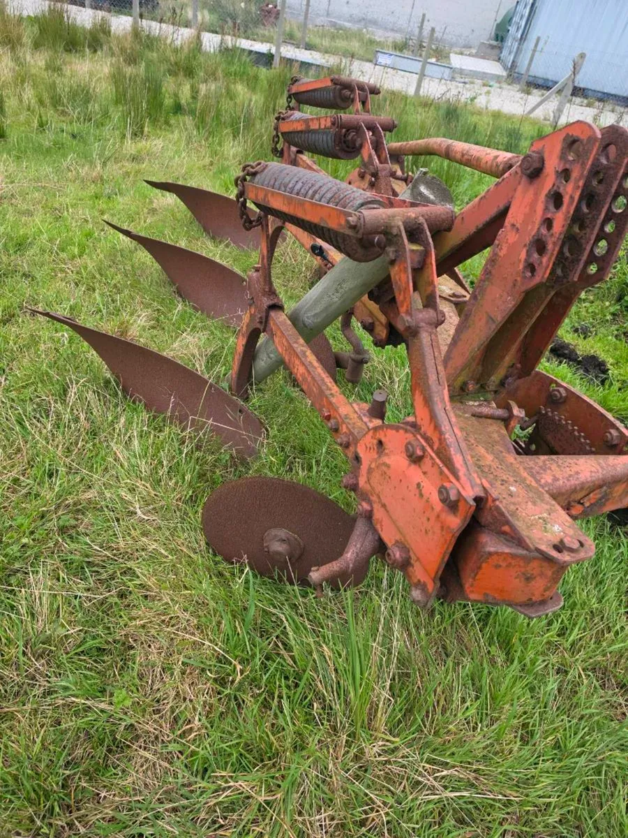 3 Furrow Sandrum plough - Image 1