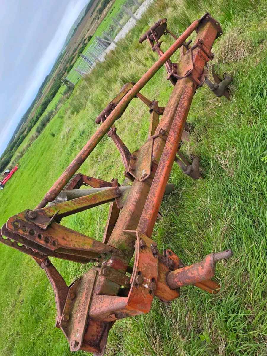 3 Furrow Sandrum plough - Image 2