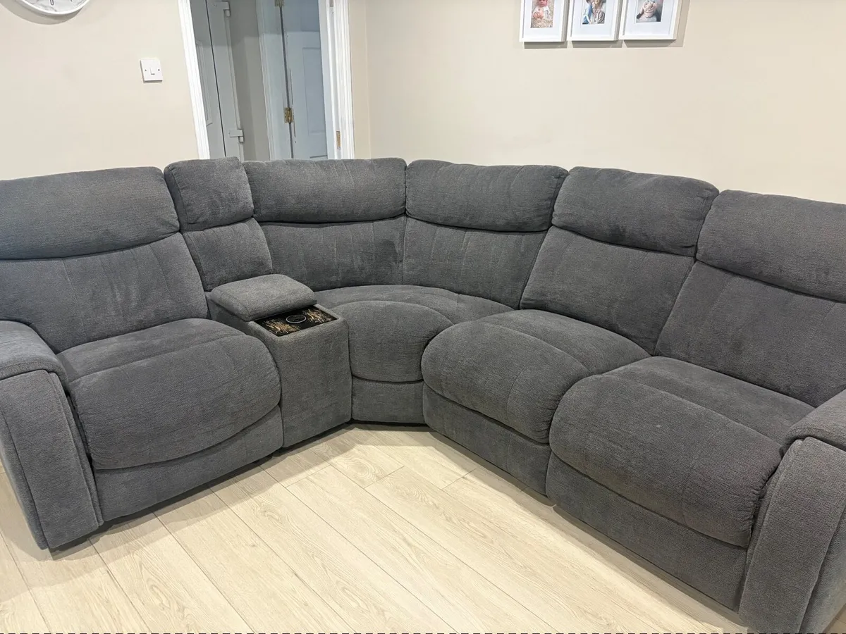 Corner sofa - Image 1