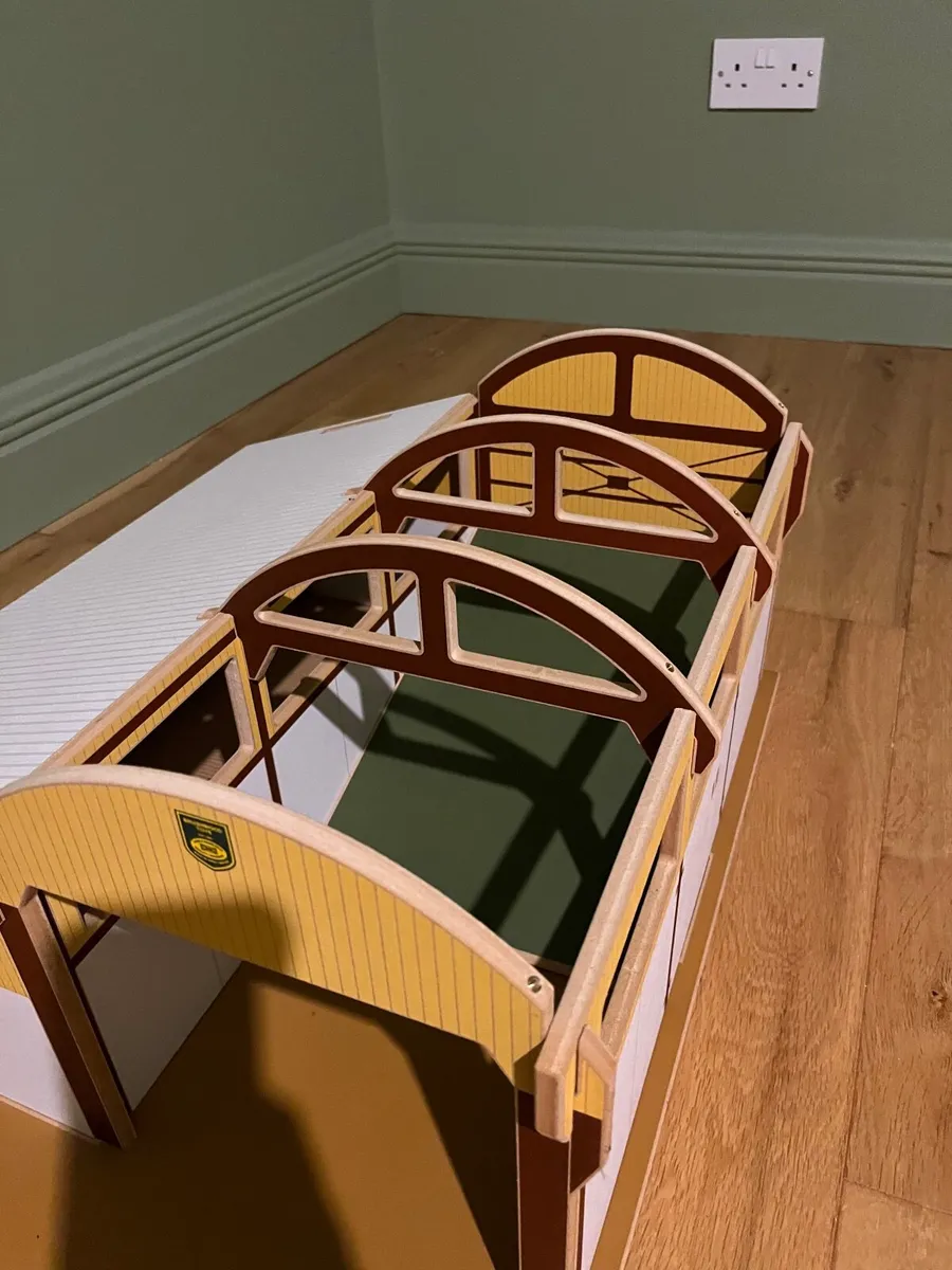 Brushwood toys shed - Image 3