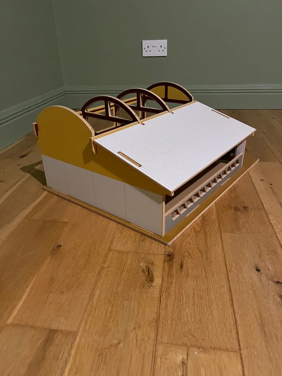 Brushwood toys shed - Image 4
