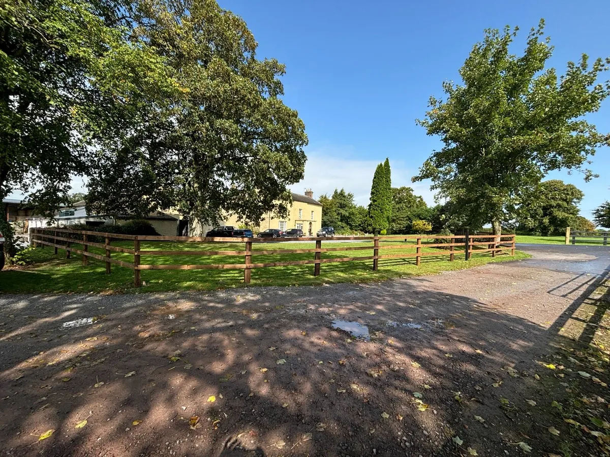 Fencing Contractor - Image 3