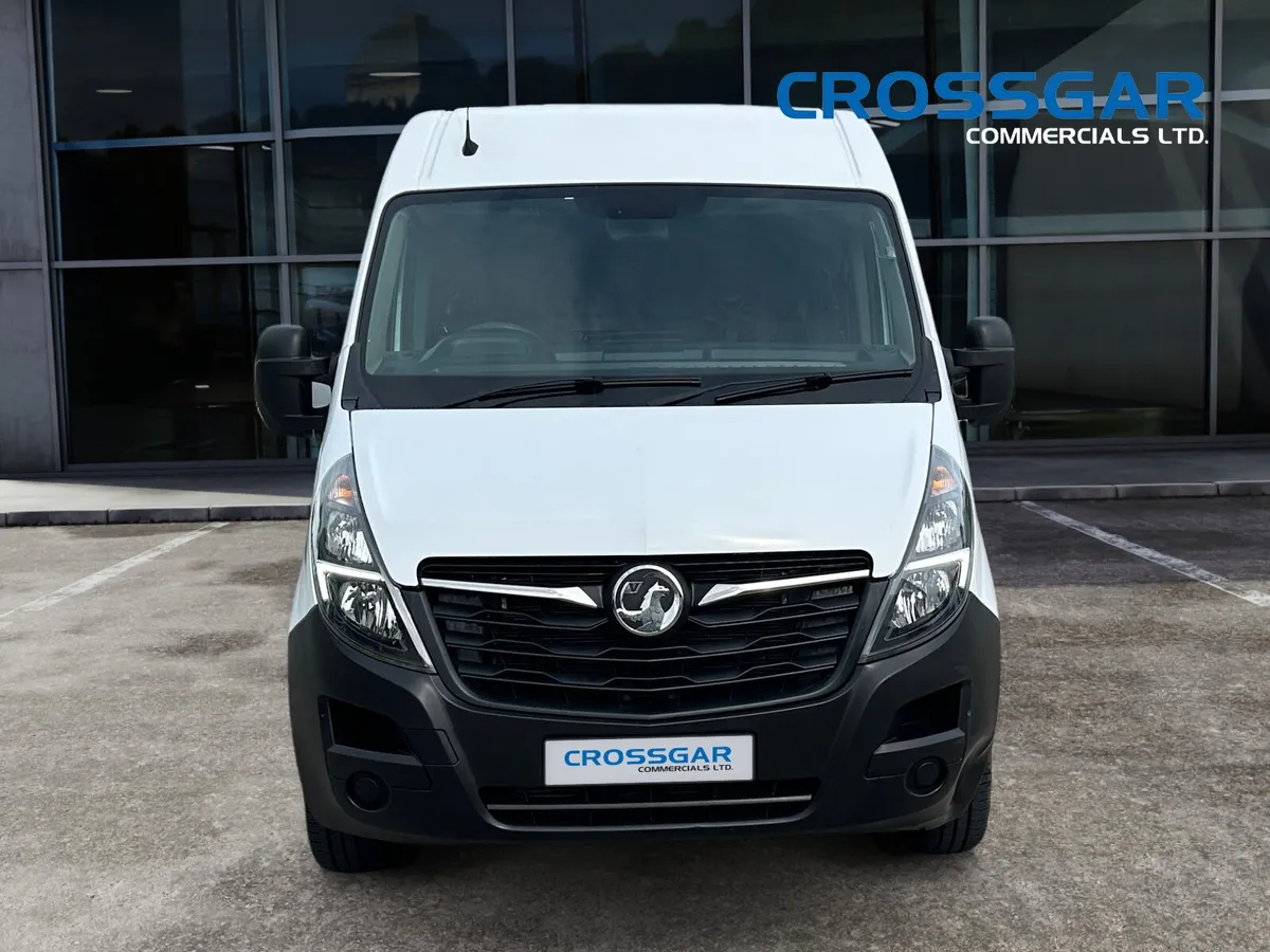 NO IMPORT TARIFF JUST  38K MILES AIR-CON TAIL LIFT - Image 2