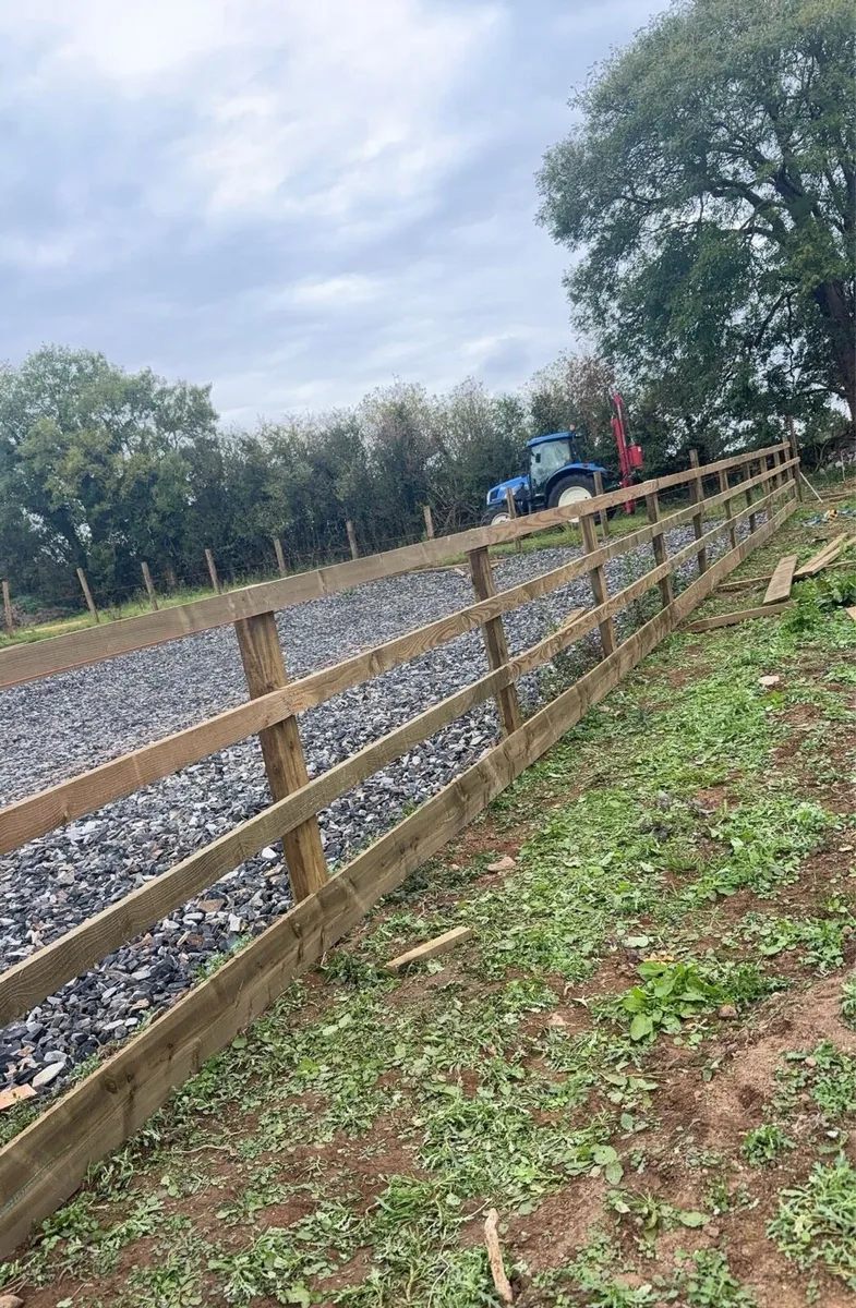 Fencing Contractor - Image 4