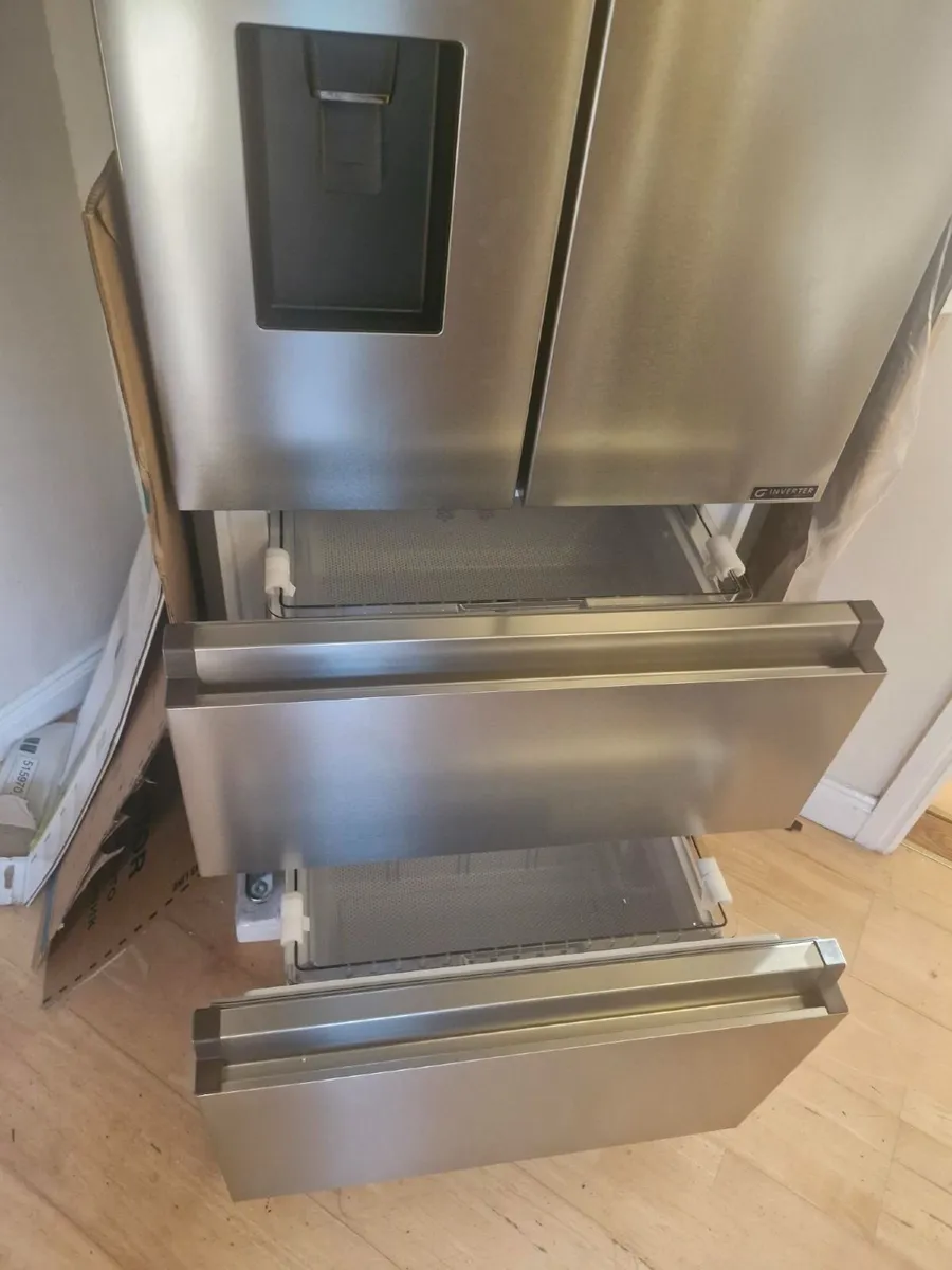 Brand New American Style Fridge Freezer - Image 4