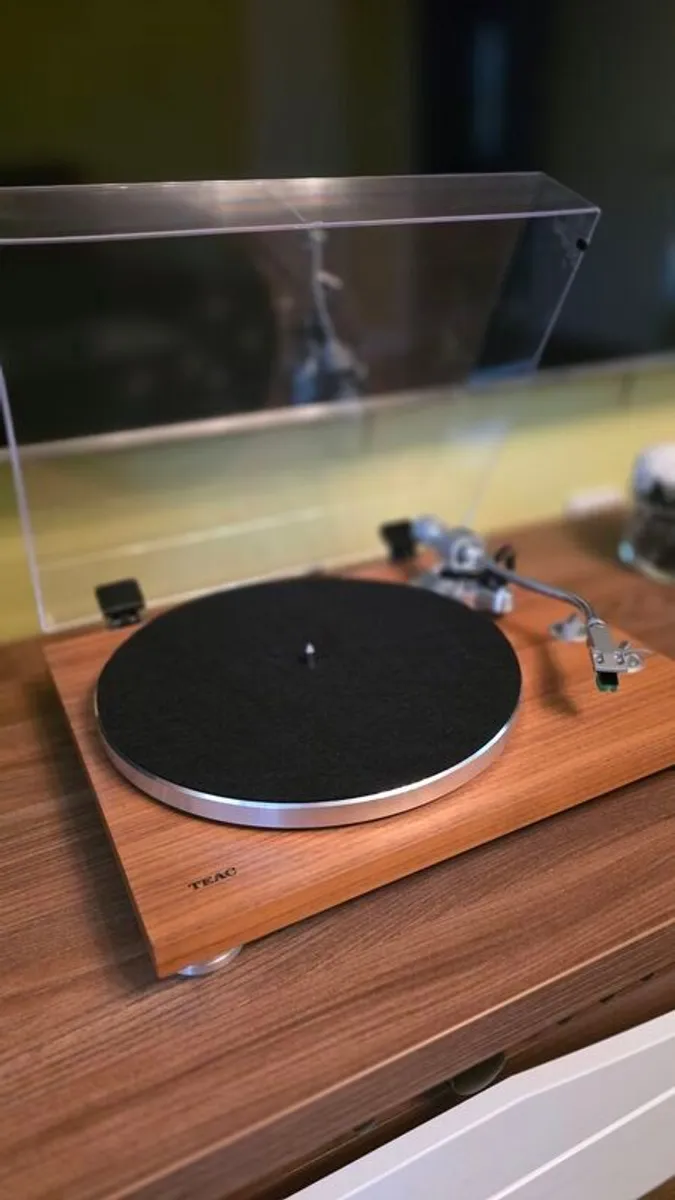 TEAC turntable TN 400 BT - Image 1
