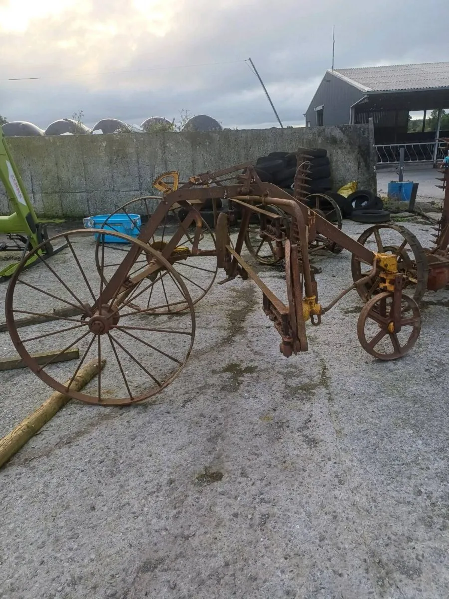 Harrow and vintage mowers and hay turner - Image 4