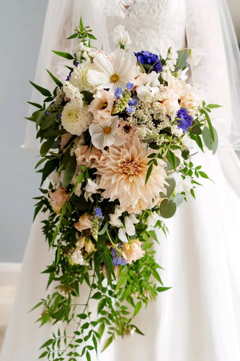 Bride bouquet, floral arrangementss - Image 1