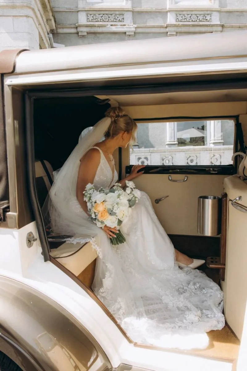 Bride bouquet, floral arrangementss - Image 2