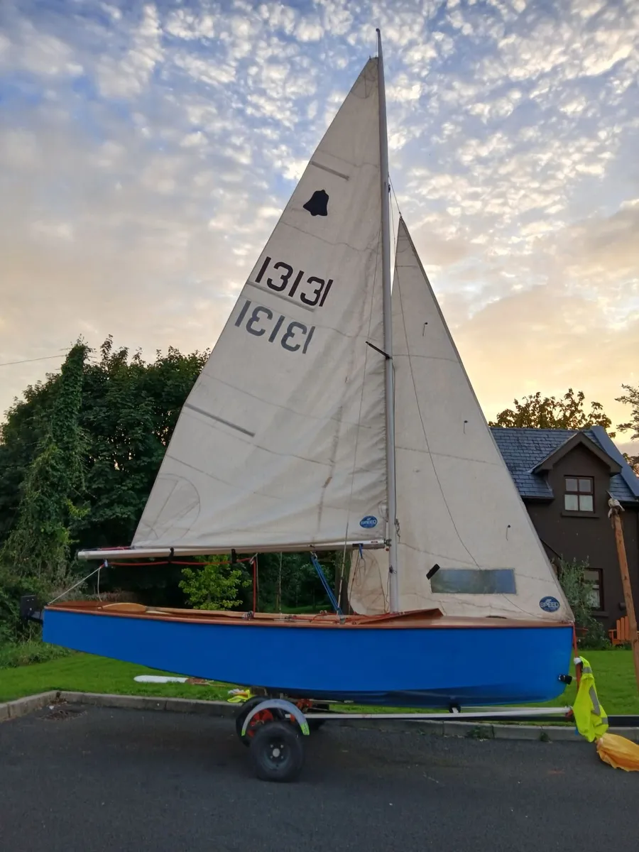 GP14 Sailing Dinghy, 4hp outboard + trailer - Image 1