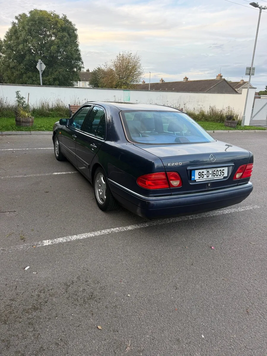 Mercedes e200 - Image 3