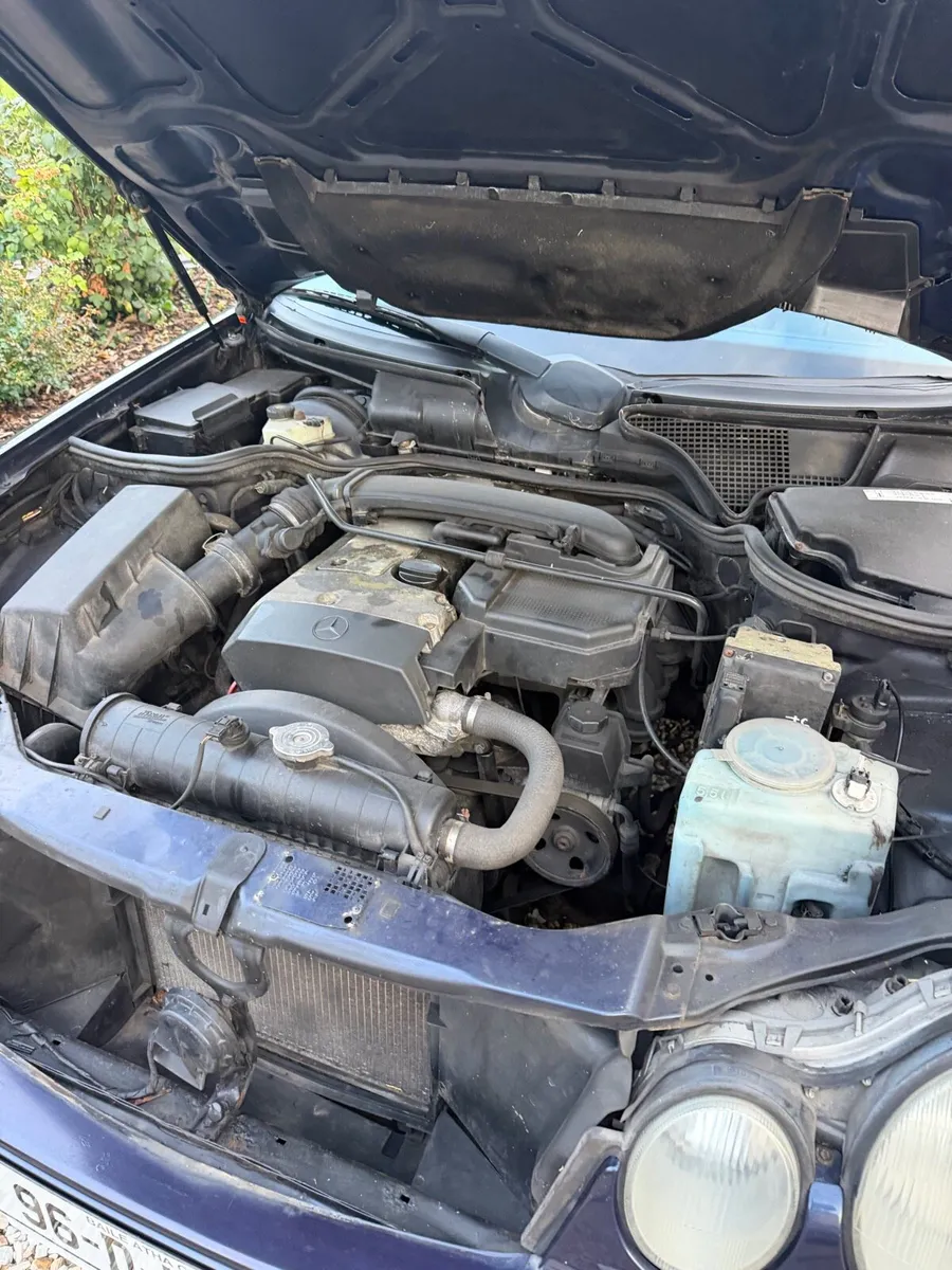 Mercedes e200 - Image 4