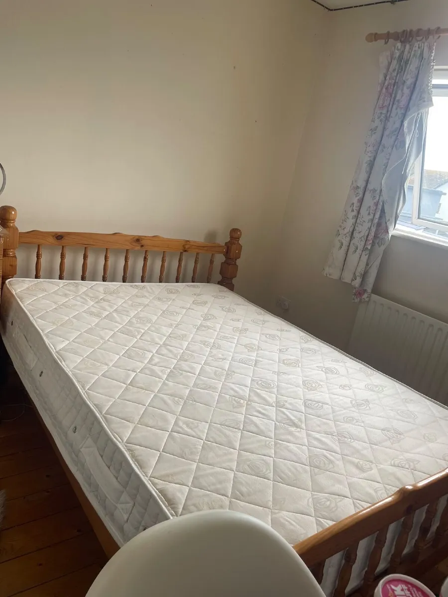Queen sized bed - Image 2