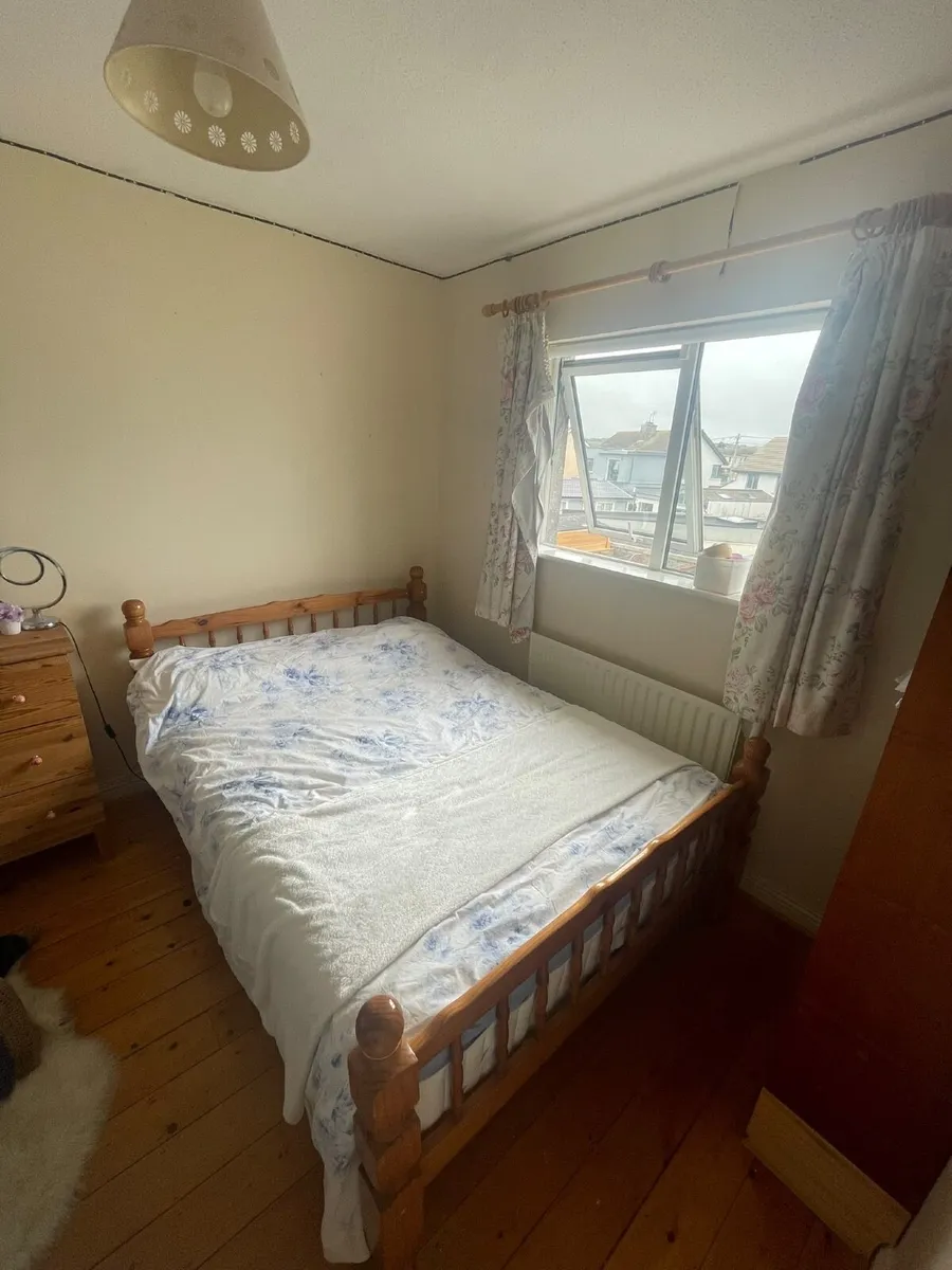 Queen sized bed - Image 4