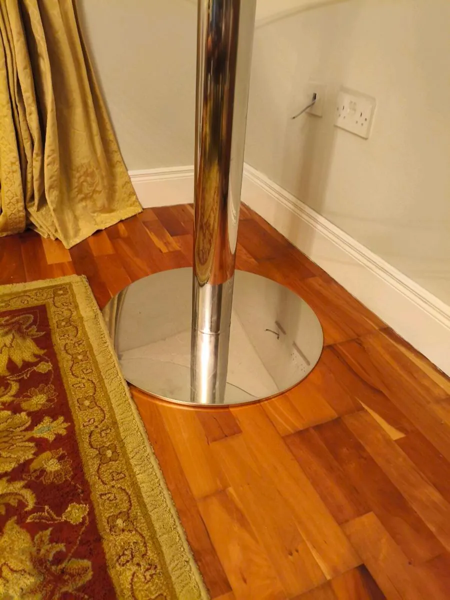 Beautiful 5 ft by 3 ft kitchen glass table oval. - Image 4