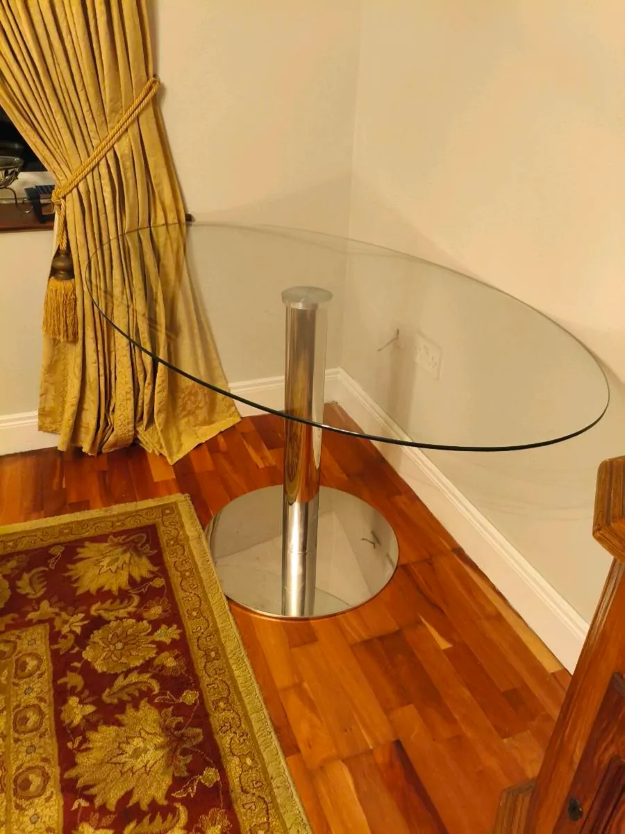 Beautiful 5 ft by 3 ft kitchen glass table oval. - Image 3