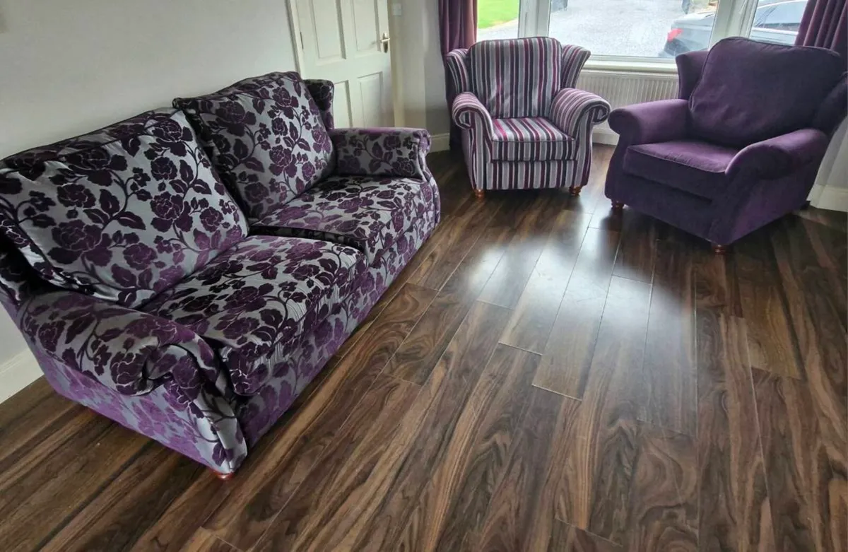 Suite of furniture - Image 1
