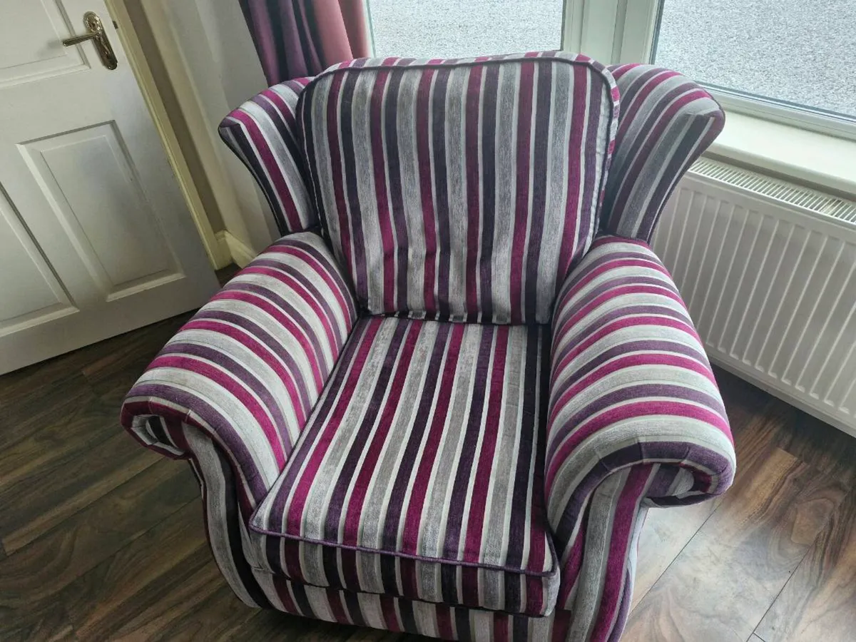 Suite of furniture - Image 2