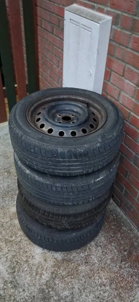 Toyota Corolla Steel Wheels & Wheel covers - Image 2