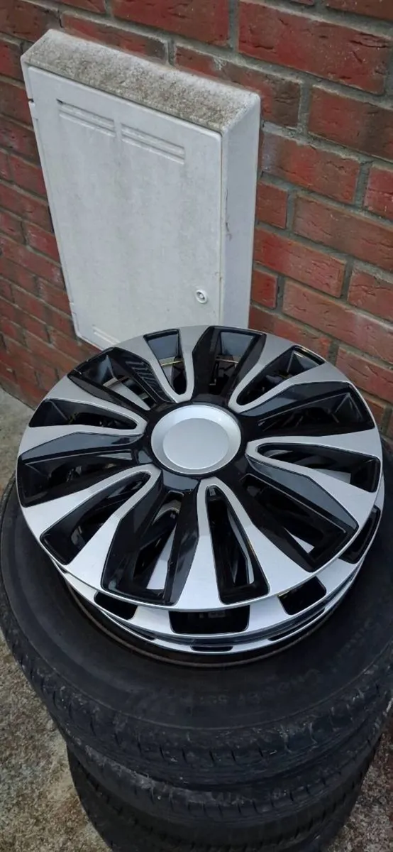 Toyota Corolla Steel Wheels & Wheel covers - Image 3
