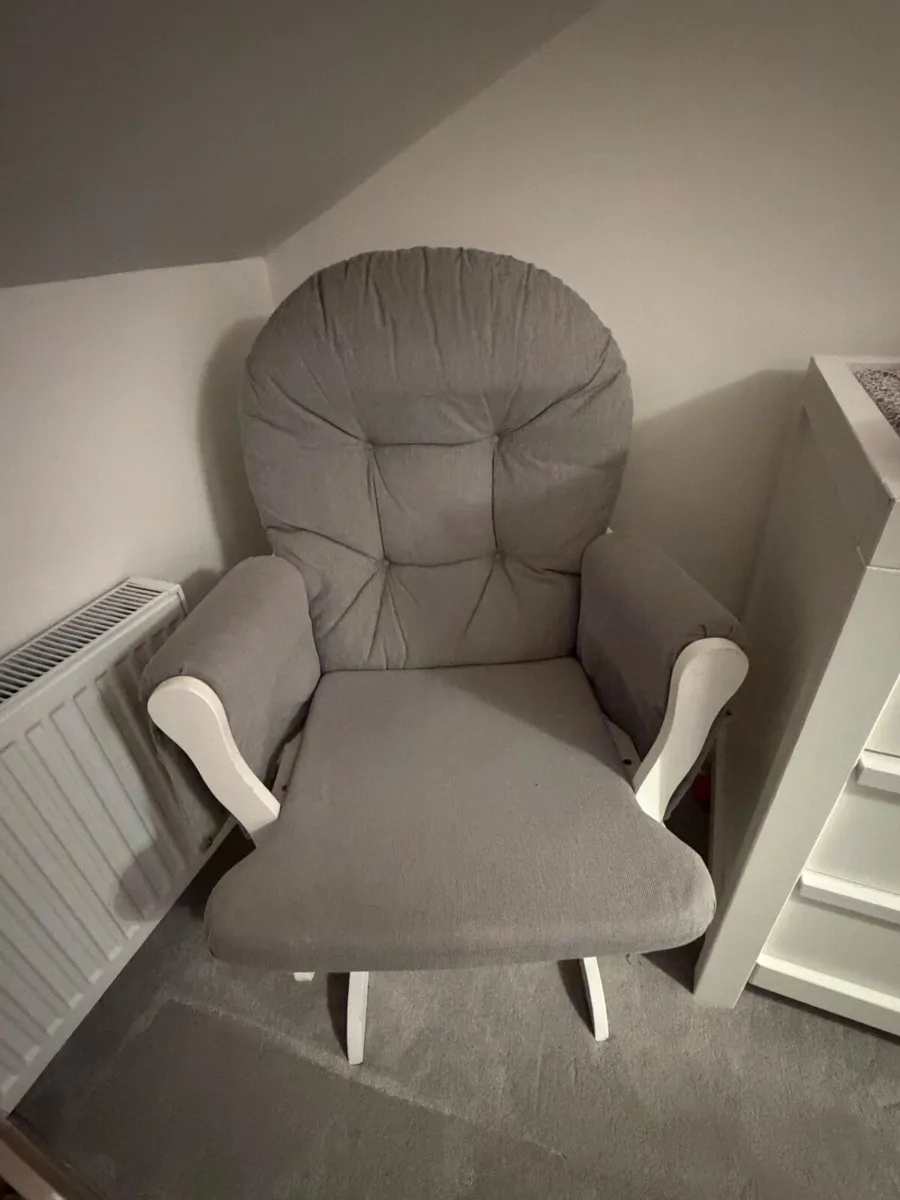 Nursing chair - Image 2