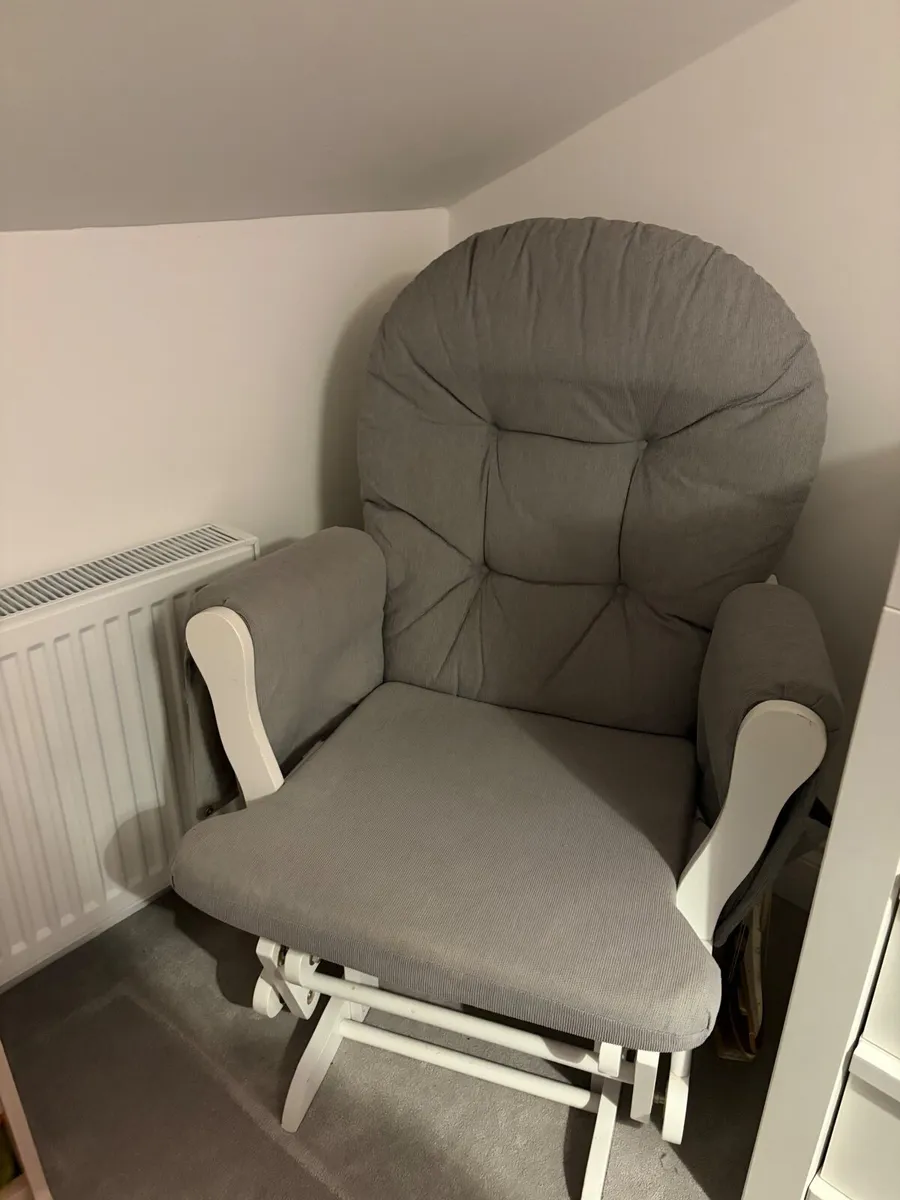Nursing chair - Image 1