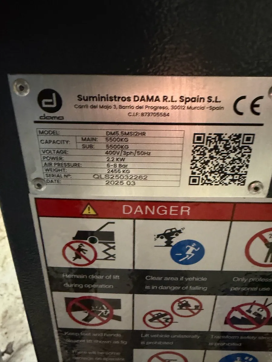Dama 5,500 platform lift - Image 1