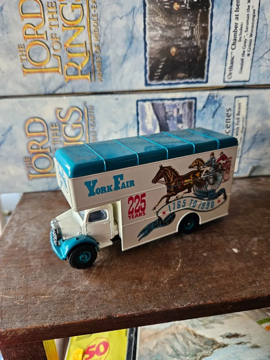 Corgi Circus Fair Ground Showmans Range Truck - Image 2