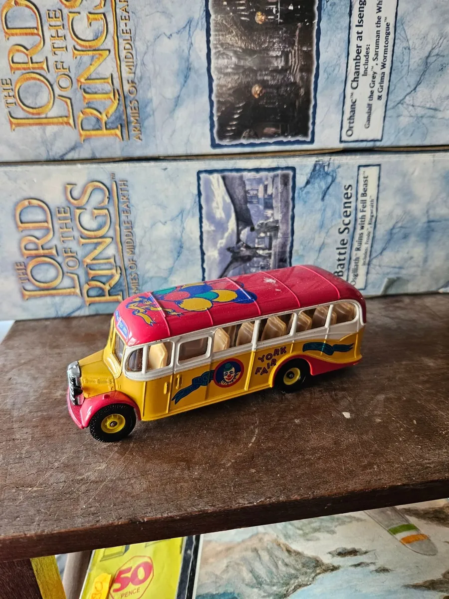 Corgi Circus Fair Ground Showmans Range Bus - Image 1