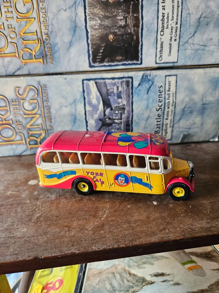 Corgi Circus Fair Ground Showmans Range Bus - Image 2