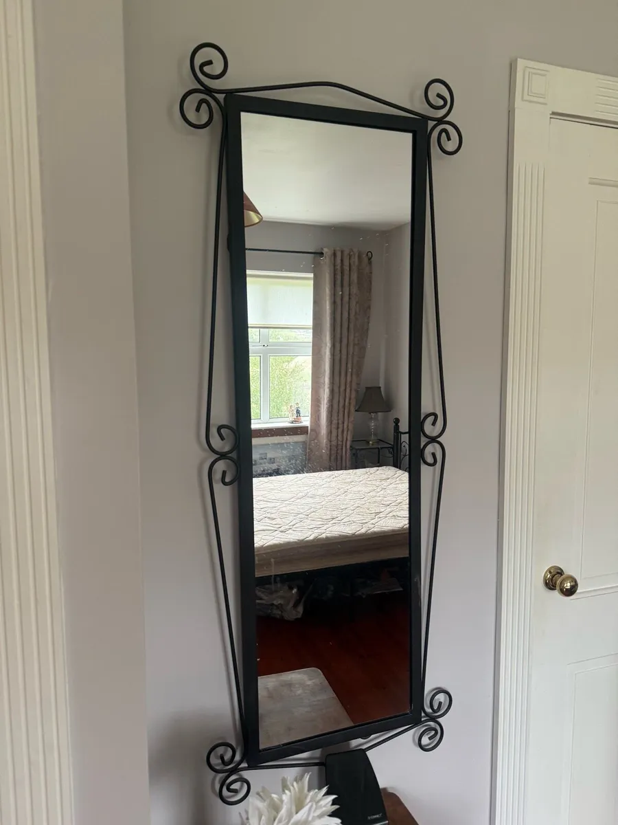 Double Bedroom Set. Excellent Condition - Image 3