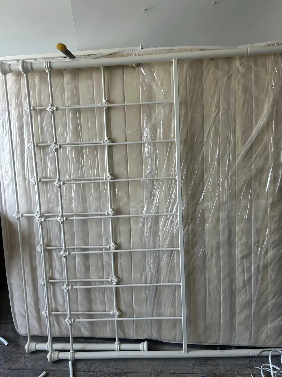Cast iron bed - Image 4