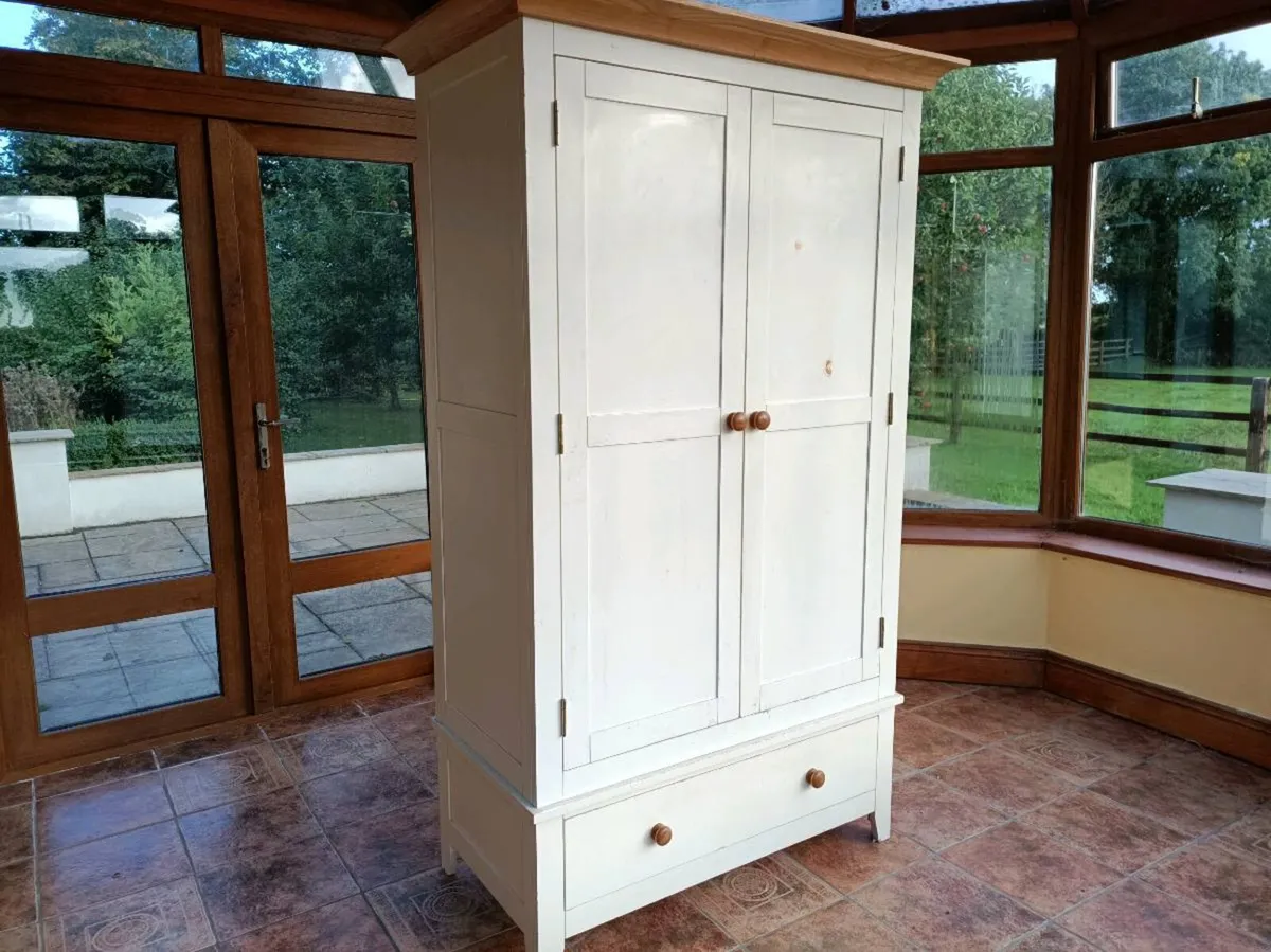 Wardrobe - Image 3