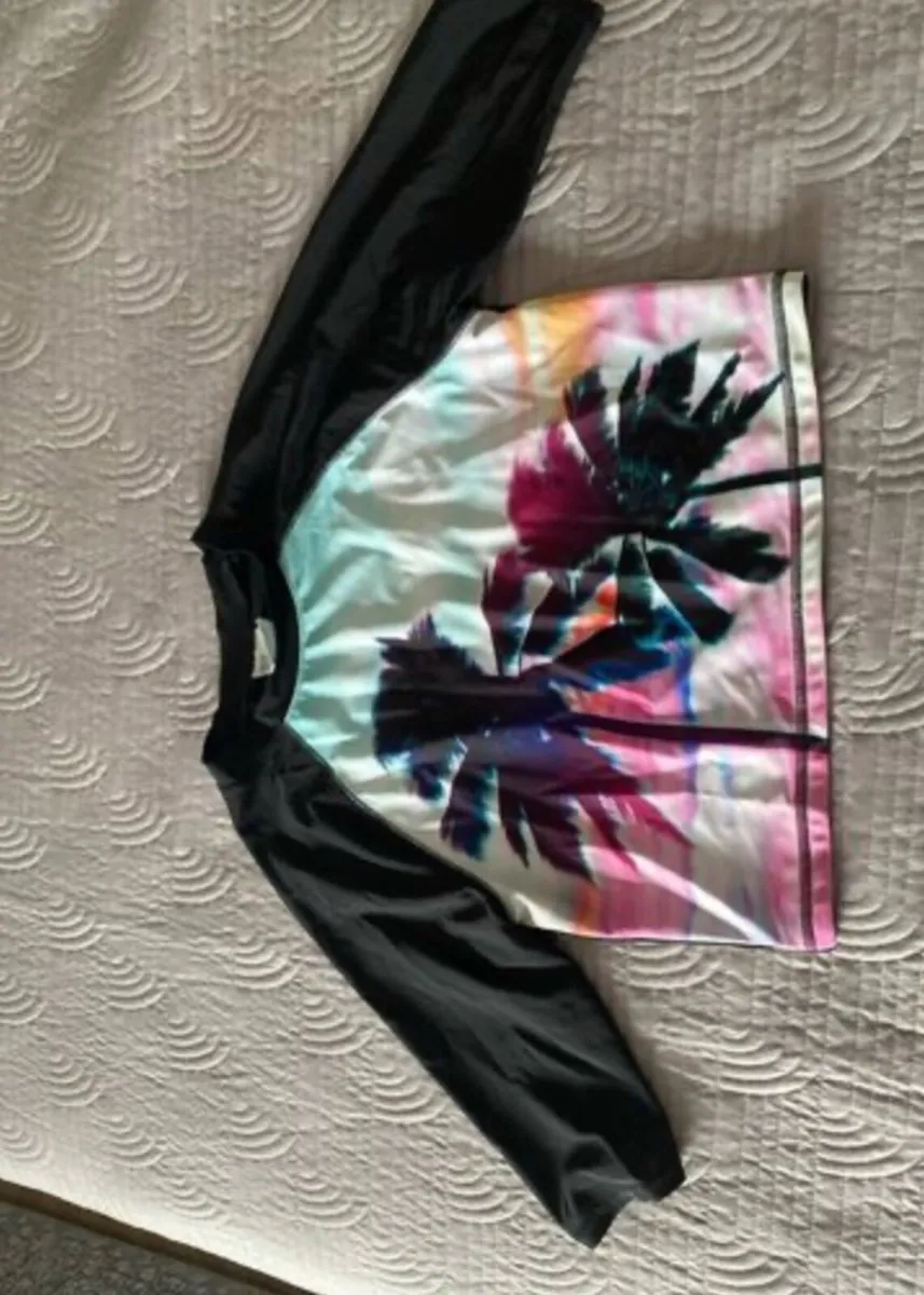 H&M Sun Protector Wet Top - Image 2