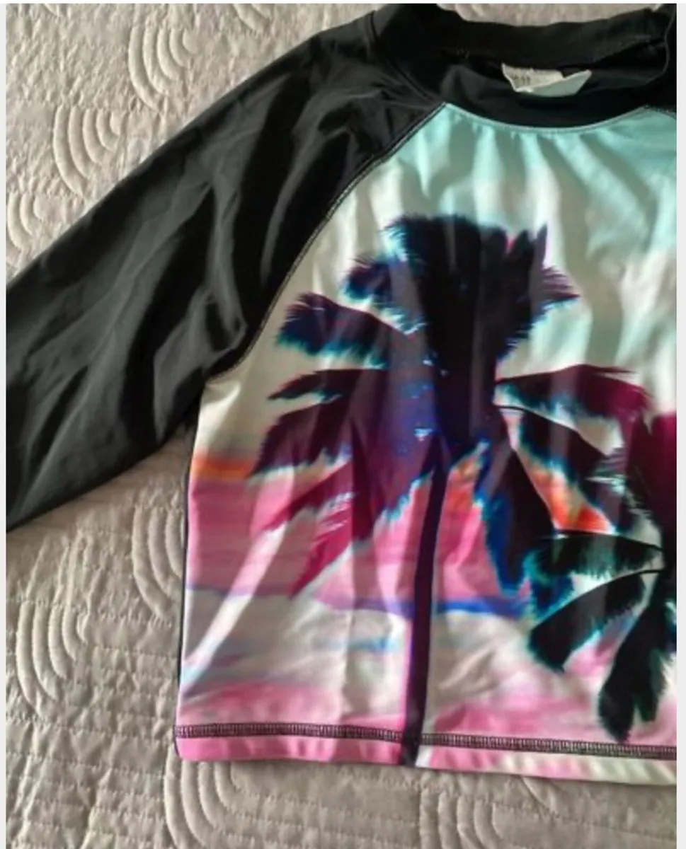 H&M Sun Protector Wet Top - Image 3
