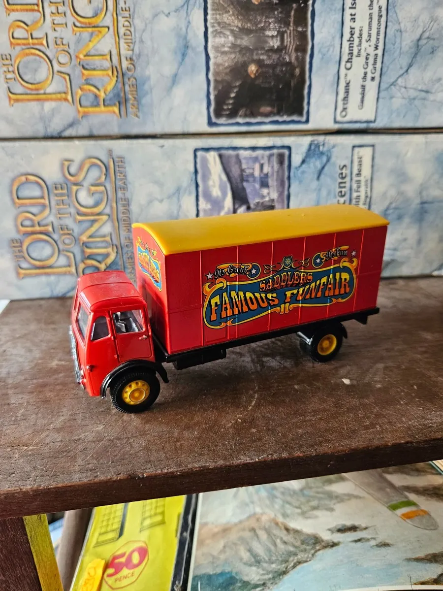 Corgi Circus Fair Ground Showmans Range Truck - Image 2